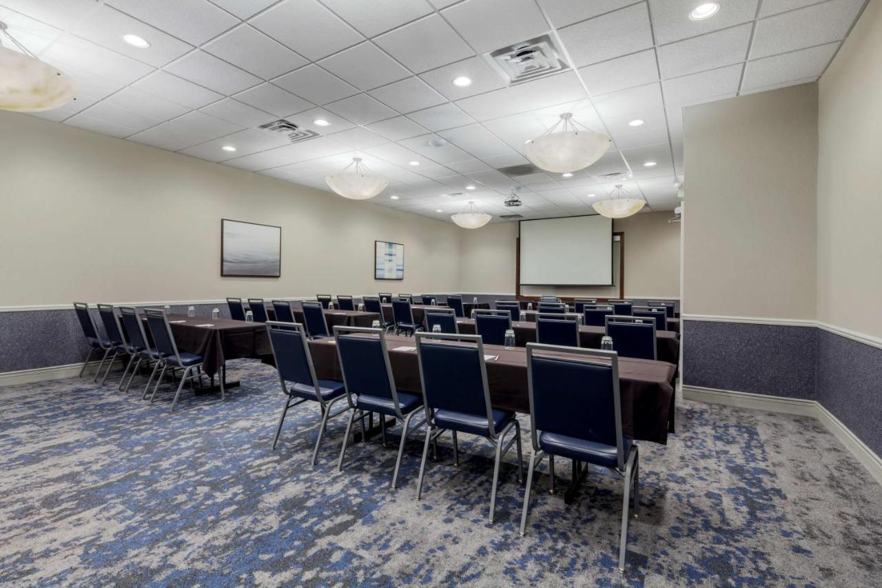 Best Western Plus Dubuque Hotel And Conference Center Εξωτερικό φωτογραφία