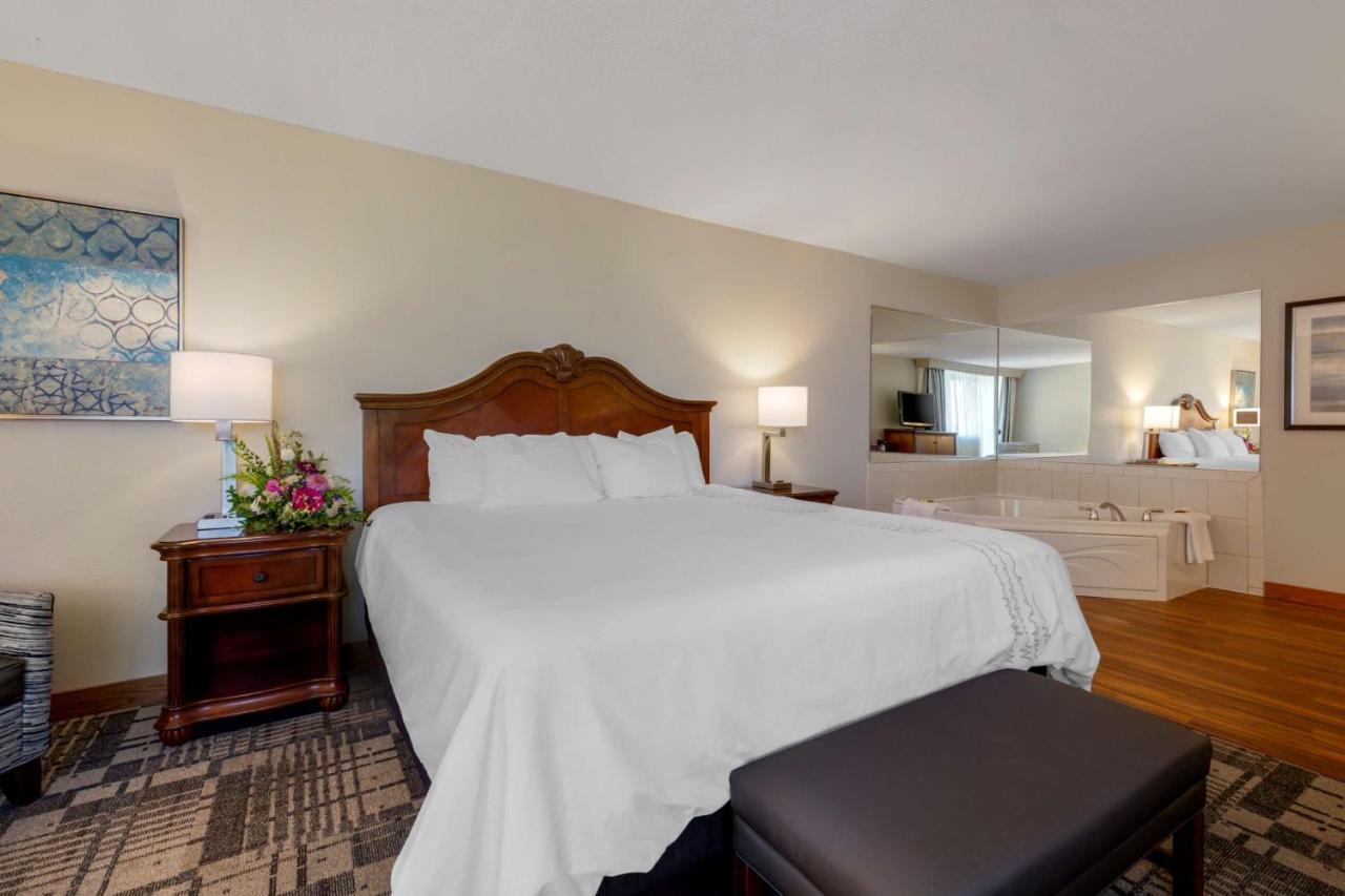 Best Western Plus Dubuque Hotel And Conference Center Εξωτερικό φωτογραφία